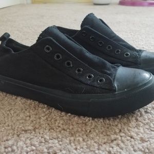 Laceless black sneakers